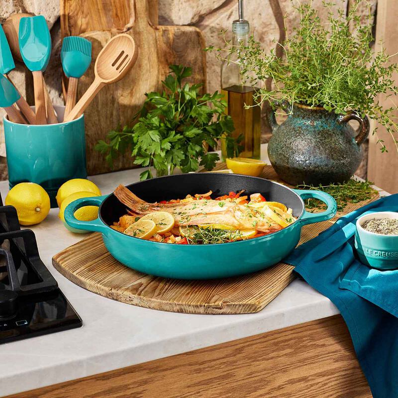 Le Creuset Signtature Cast Iron Shallow Casserole 30cm image number 8
